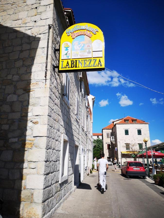 Sedam Bisera Kastela Exterior photo